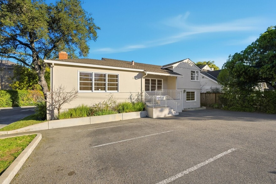 29 Hawthorne Ave