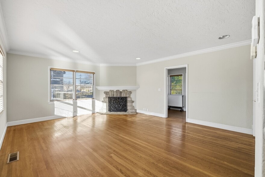 29 Hawthorne Ave