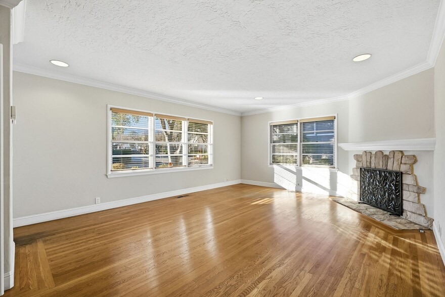 29 Hawthorne Ave